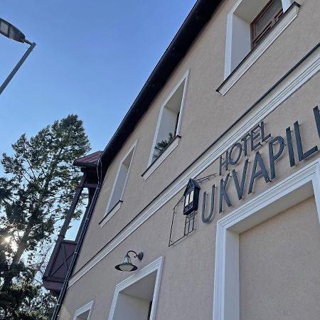 Hotel U Kvapilu Mnichovo Hradiště Exteriör bild