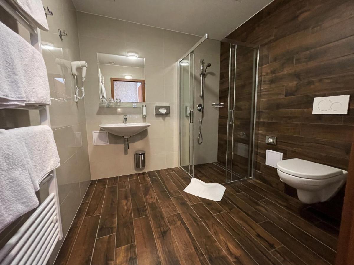 Hotel U Kvapilu Mnichovo Hradiště Exteriör bild