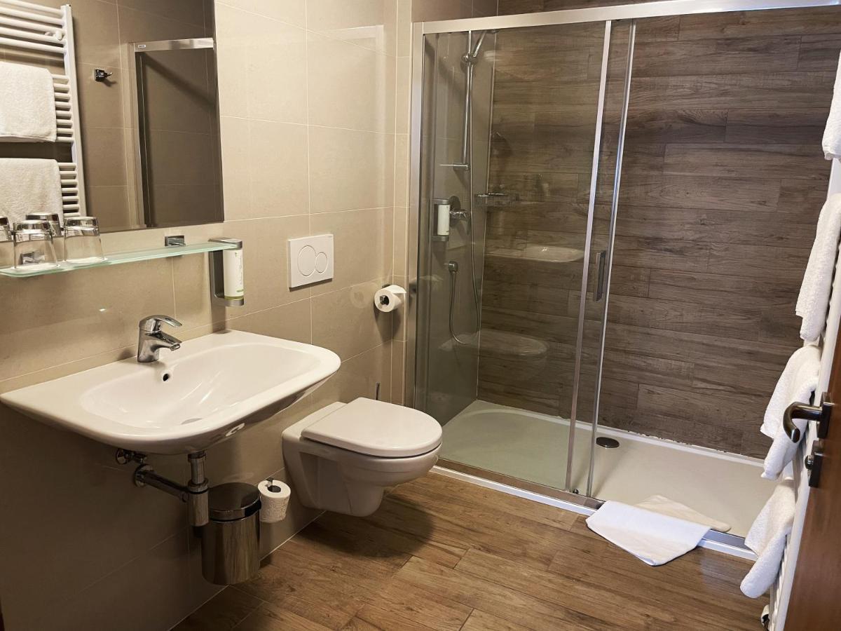 Hotel U Kvapilu Mnichovo Hradiště Exteriör bild