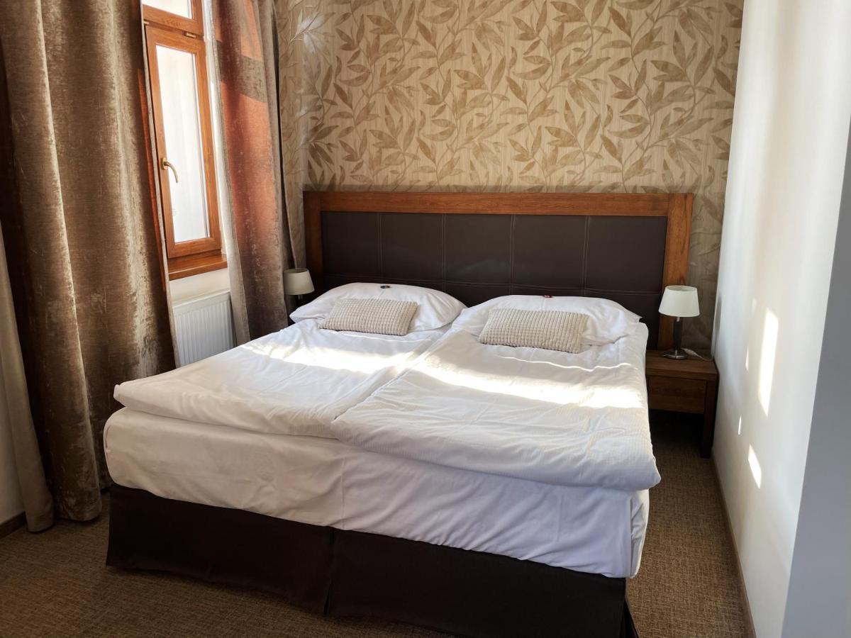 Hotel U Kvapilu Mnichovo Hradiště Exteriör bild