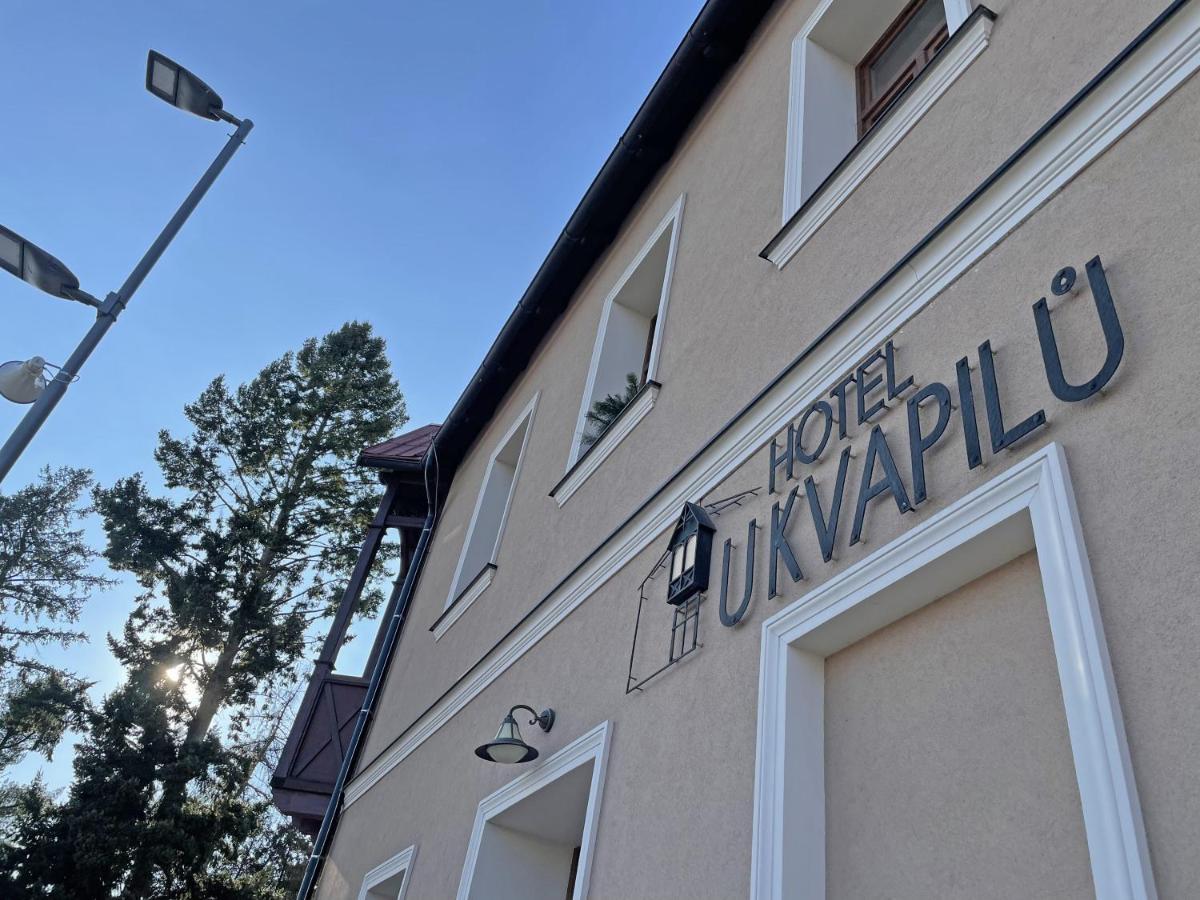 Hotel U Kvapilu Mnichovo Hradiště Exteriör bild