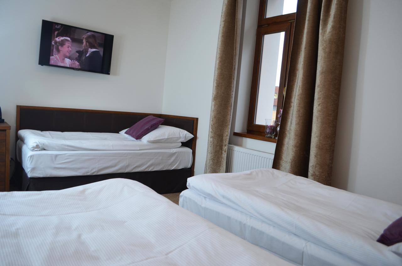 Hotel U Kvapilu Mnichovo Hradiště Exteriör bild