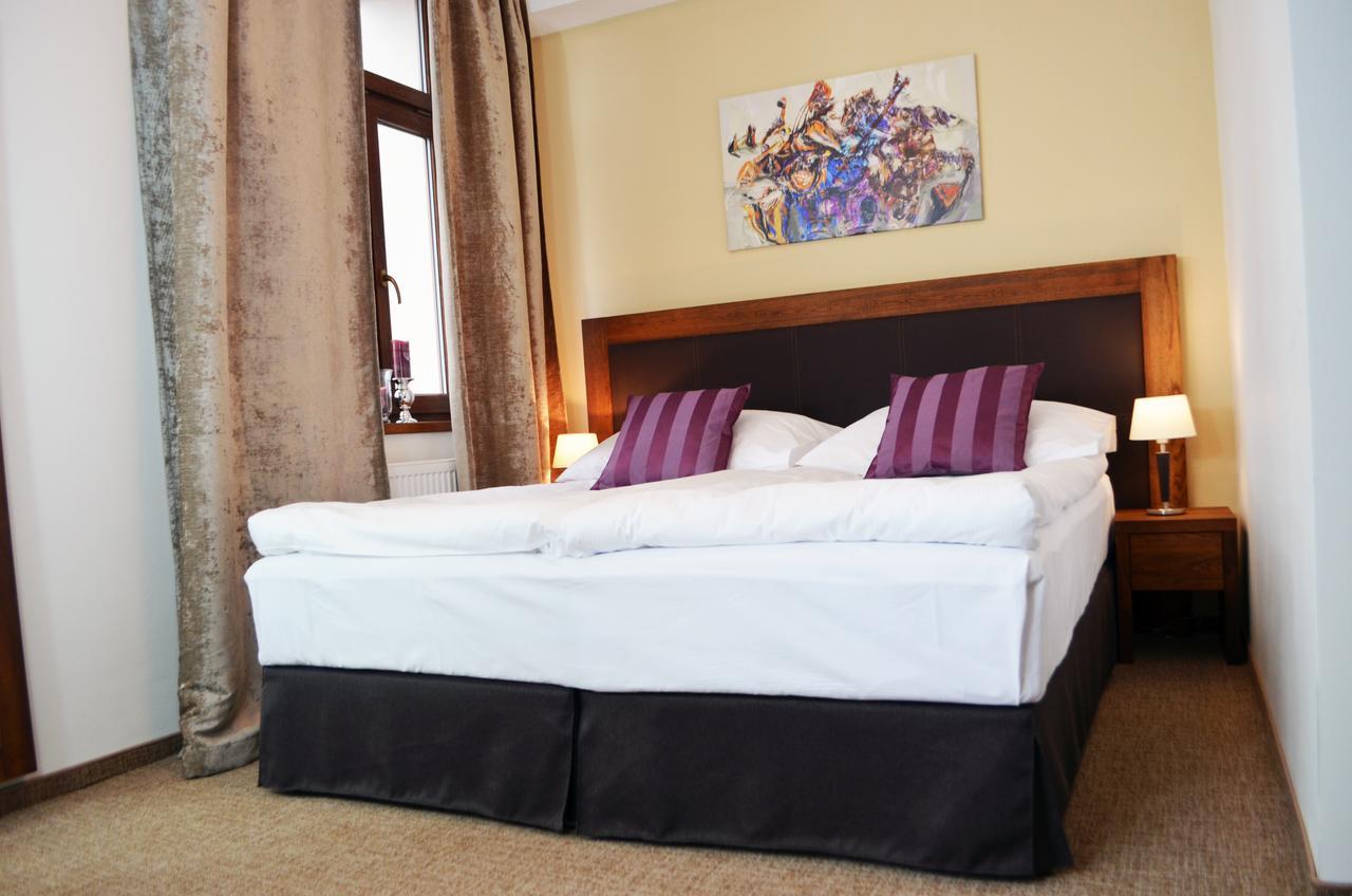 Hotel U Kvapilu Mnichovo Hradiště Exteriör bild